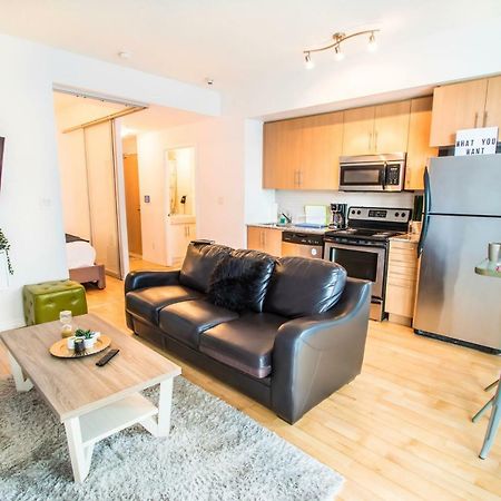 Micasa Suites - Stylish Condo In Maple Leaf Square Торонто Екстериор снимка