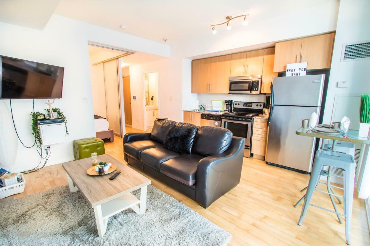 Micasa Suites - Stylish Condo In Maple Leaf Square Торонто Екстериор снимка