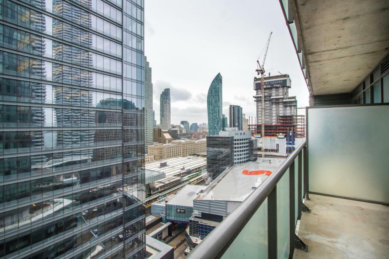 Micasa Suites - Stylish Condo In Maple Leaf Square Торонто Екстериор снимка