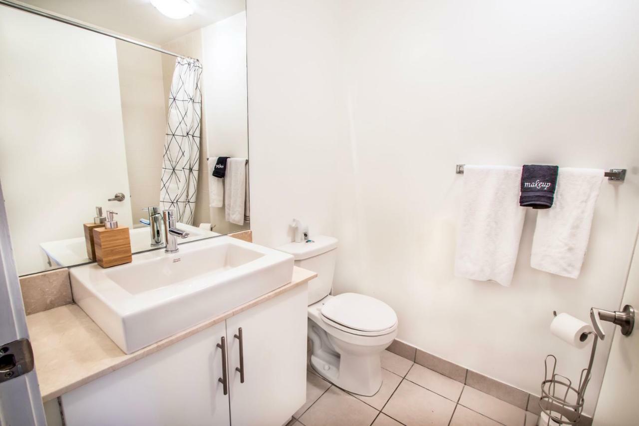 Micasa Suites - Stylish Condo In Maple Leaf Square Торонто Екстериор снимка
